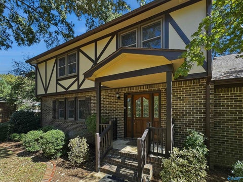 Homes For Sale - 7809 Double Tree Drive<br/> Huntsville, AL 35802