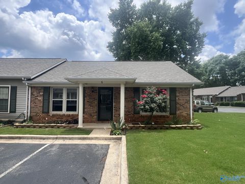 Condo For Rent - 8142 Oldfield Road #6E<br/> Huntsville, AL 35802