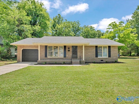 Homes For Sale - 404 Rock Street<br/> Hartselle, AL 35640