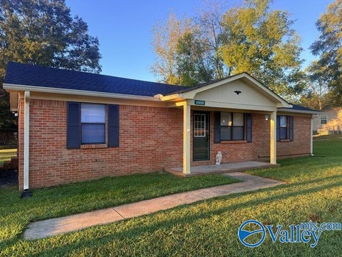Homes For Sale - 1000 Rhodes Street<br/> Morgan County, Hartselle, AL 35640