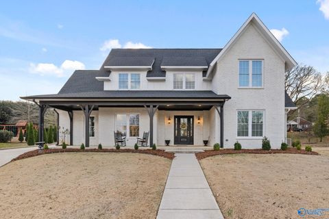 Photo of 4712 Slalom Run, Owens Cross Roads, AL 35763 (MLS # 21905618)