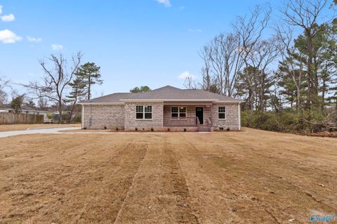 Photo of 3020 Stringfield Road, Huntsville, AL 35810 (MLS # 21905323)