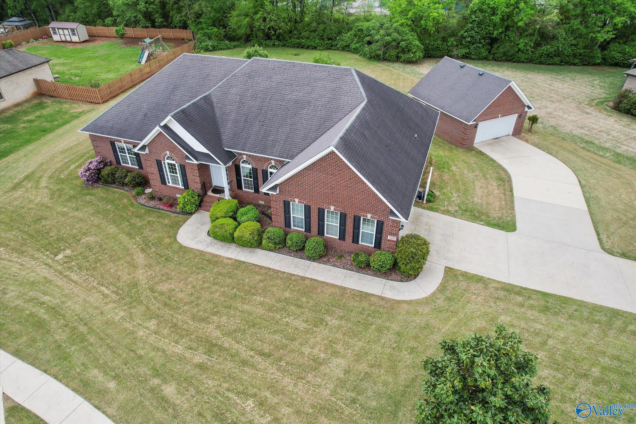 120 Twin Rivers Drive, Hazel Green, Alabama image 1