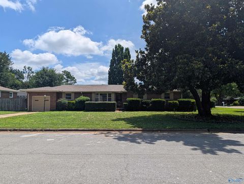 Homes For Sale - 2100 Fairfax Street<br/> Huntsville, AL 35811