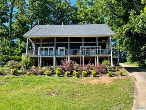 Homes For Sale - 620 County Road 40<br/> Centre, AL 35960