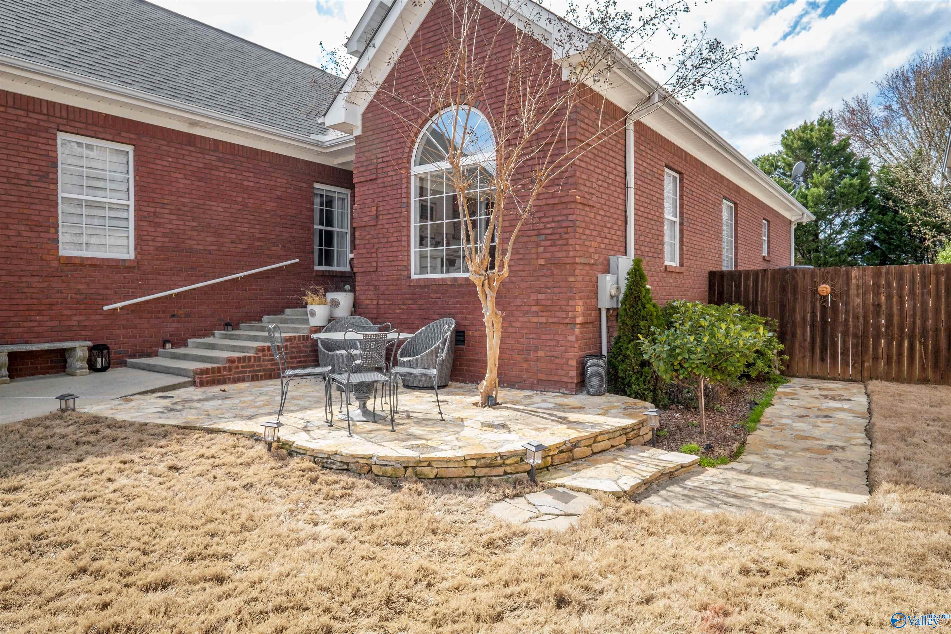 206 Lakepoint Drive, Gadsden, Alabama image 2
