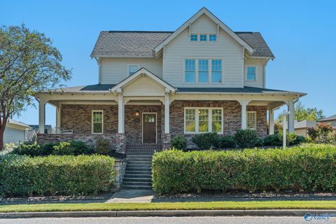 Homes For Sale - 2090 Greenside Way<br/> Hoover, AL 35226
