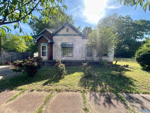 Homes For Sale - 404 7th Avenue<br/> Decatur, AL 35601