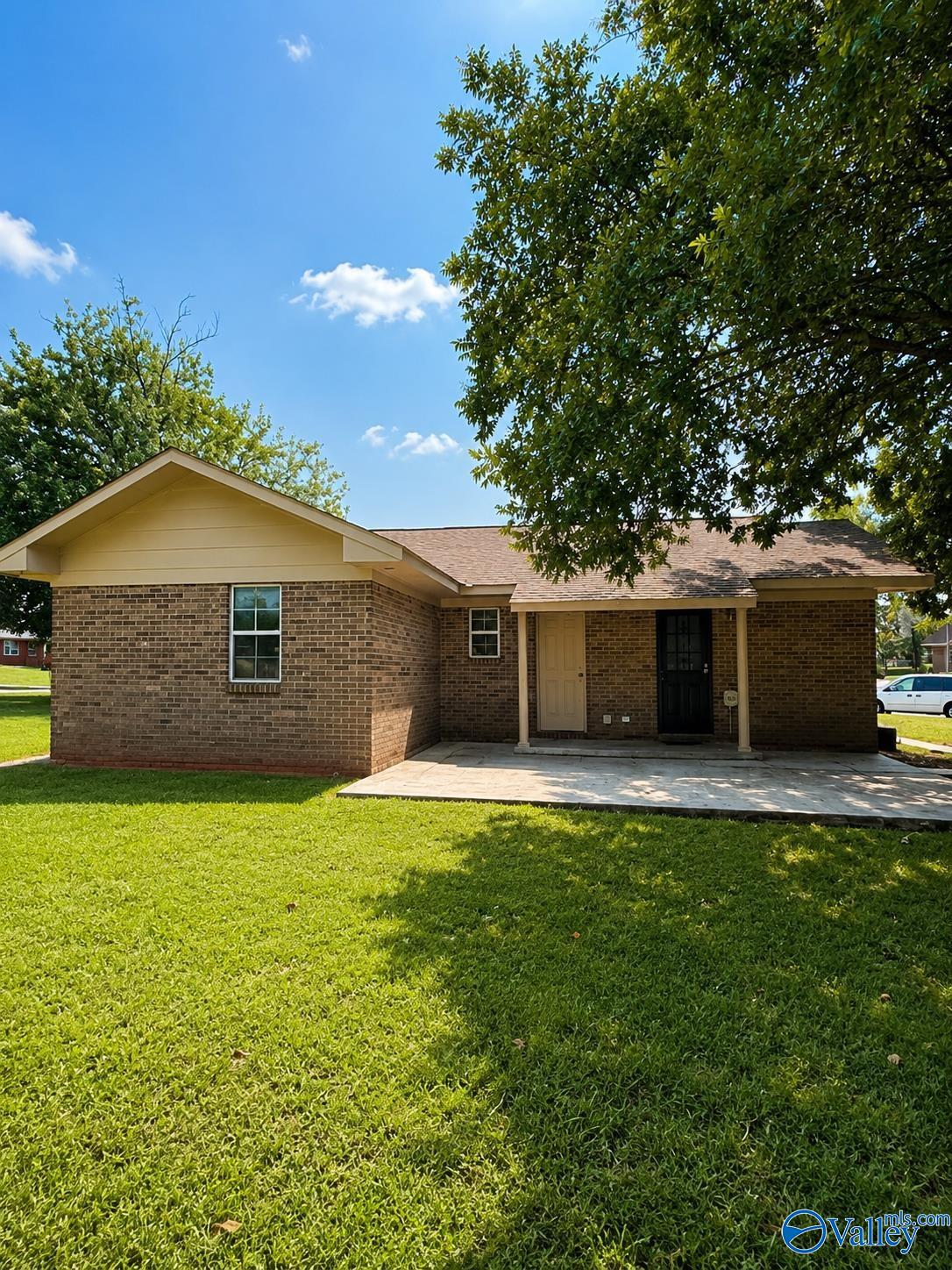 102 Elm Court NE