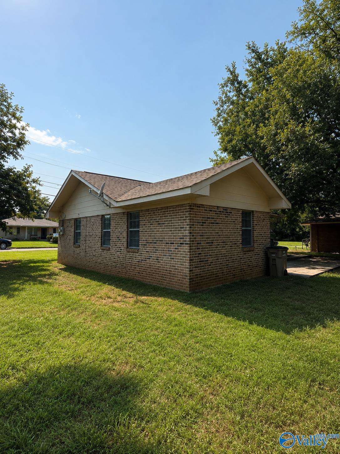 102 Elm Court NE