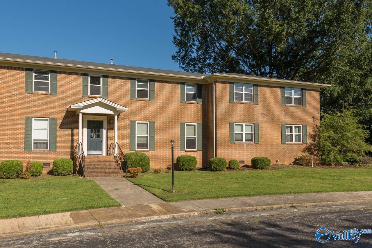 8205 Willowbrook Circle #D, Huntsville, Alabama image 1