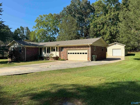 Homes For Sale - 1010 Hood Avenue<br/> Scottsboro, AL 35769
