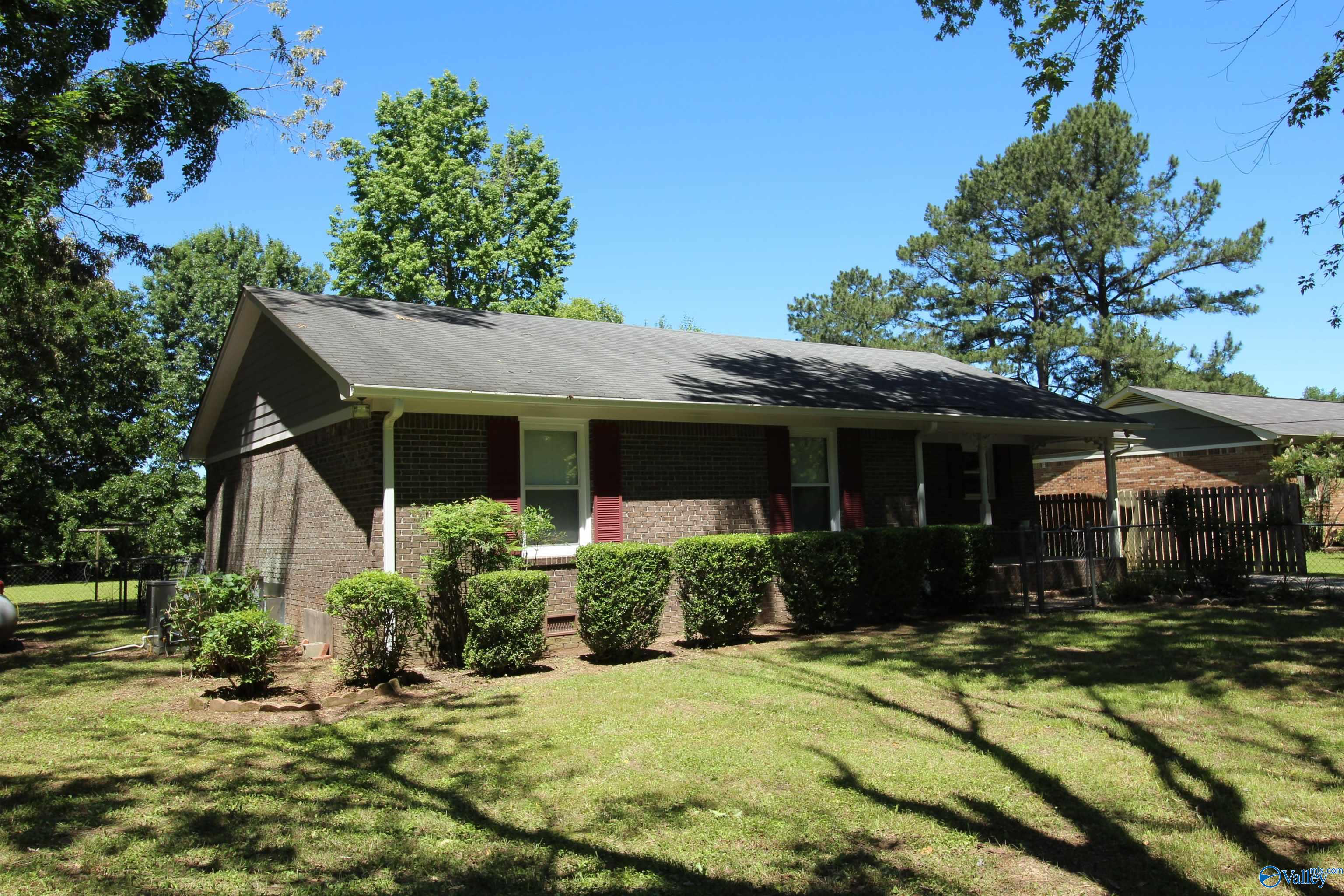 195 Holly Lynn Lane, Hazel Green, Alabama image 1