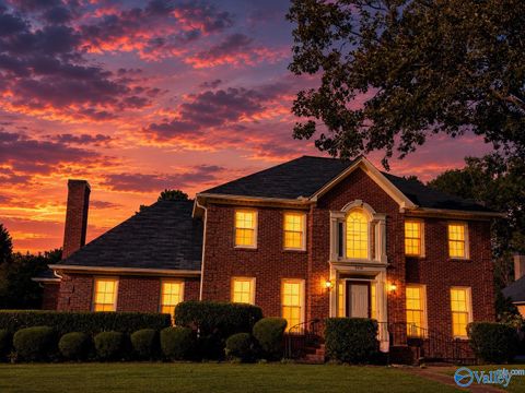 Homes For Sale - 2414 Surrey Lane<br/> Decatur, AL 35601