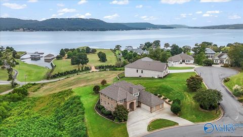 Homes For Sale - 1092 Heritage Drive<br/> Guntersville, AL 35976