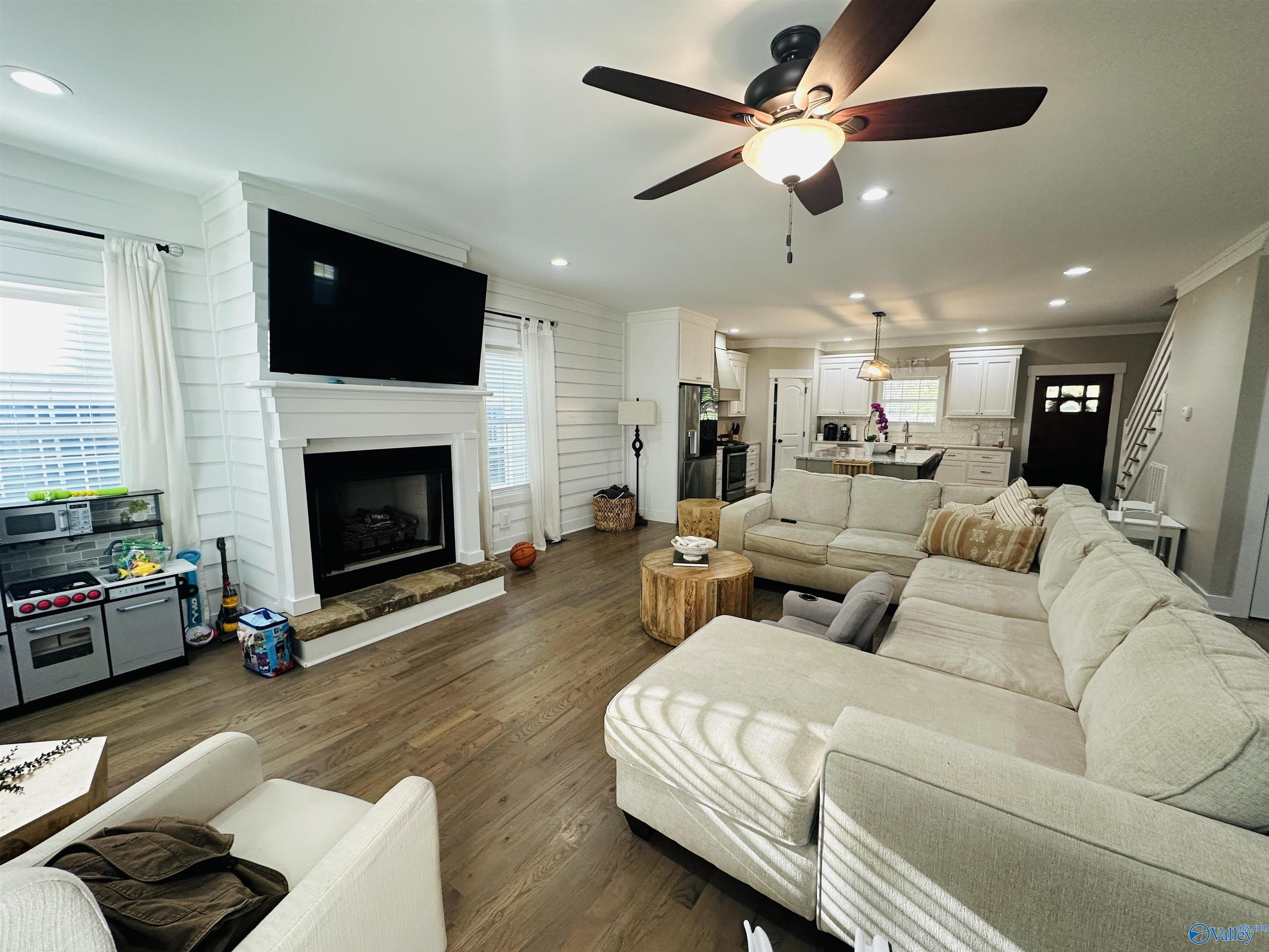 1571 Patterson Street, Guntersville, Alabama image 2