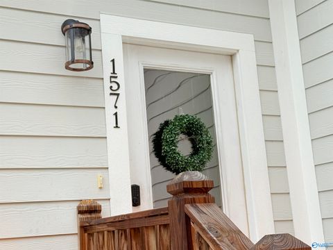 Homes For Sale - 1571 Patterson Street<br/> Guntersville, AL 35976