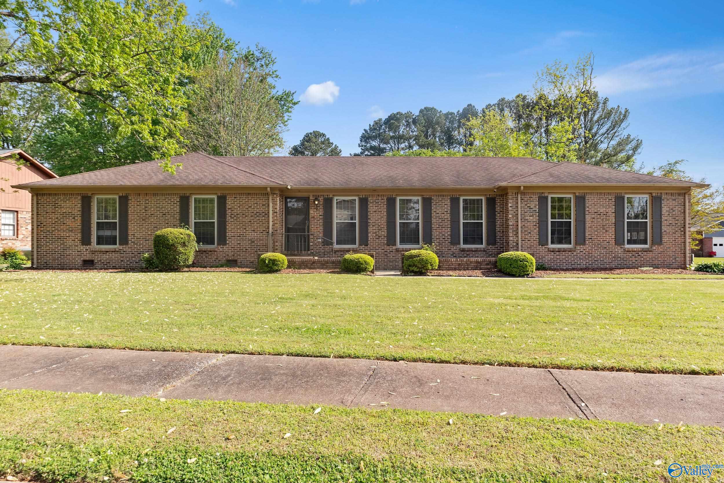 906 Flora Circle, Huntsville, Alabama image 1