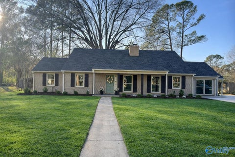 Homes For Sale - 2323 Springdale Road<br/> Decatur, AL 35601