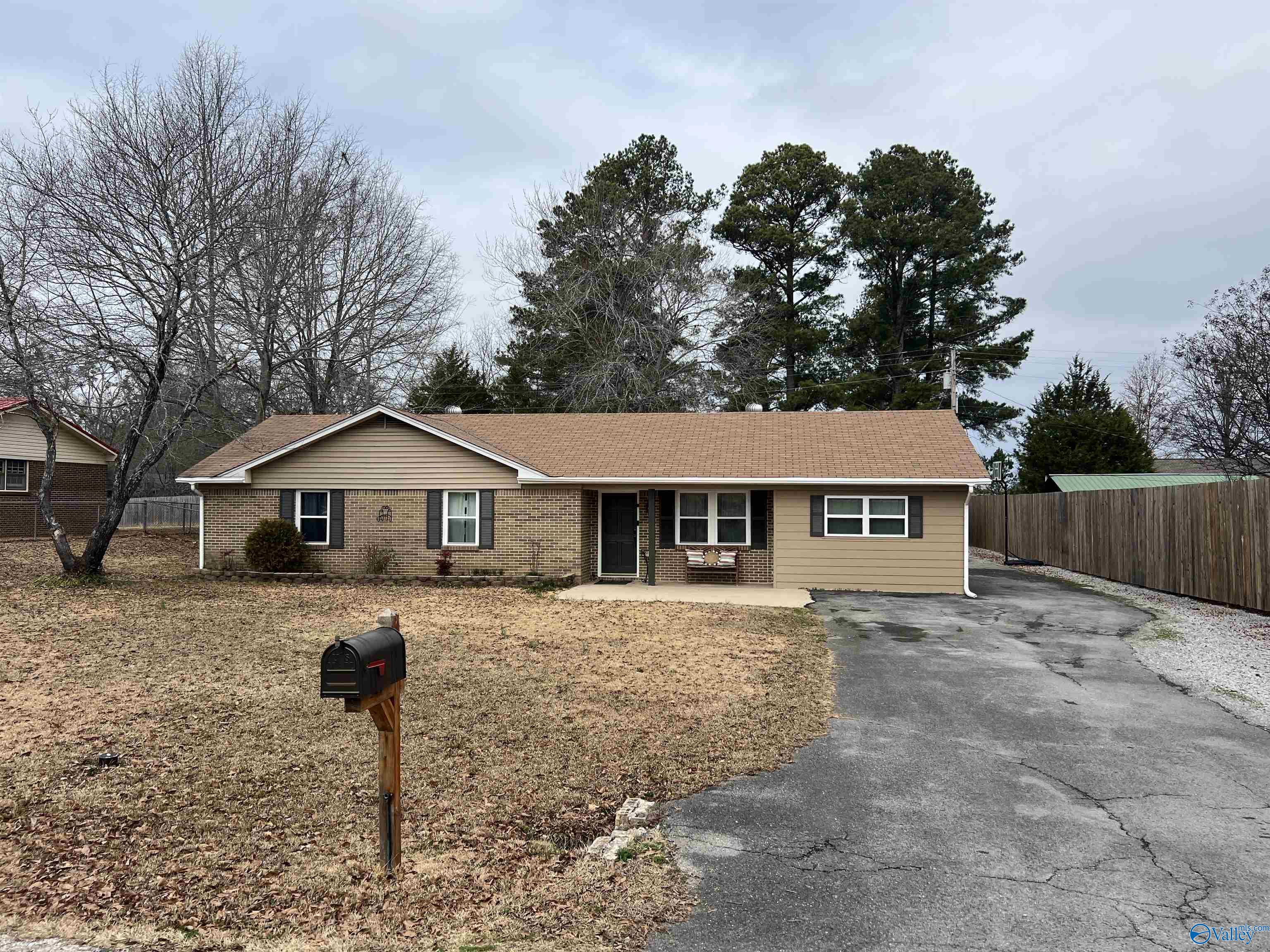 303 Sunset Street, Hartselle, Alabama image 1
