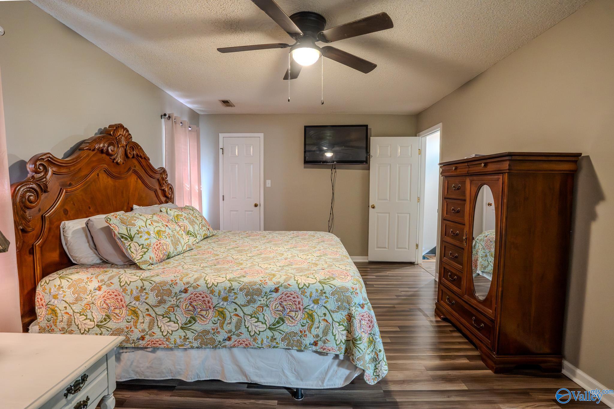 2210 Westbury Court Sw SW