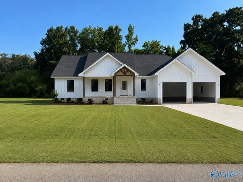 Homes For Sale - 160 Bent River Drive<br/> Gadsden, AL 35901