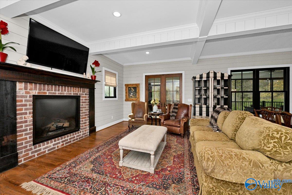 1377 County Road 438