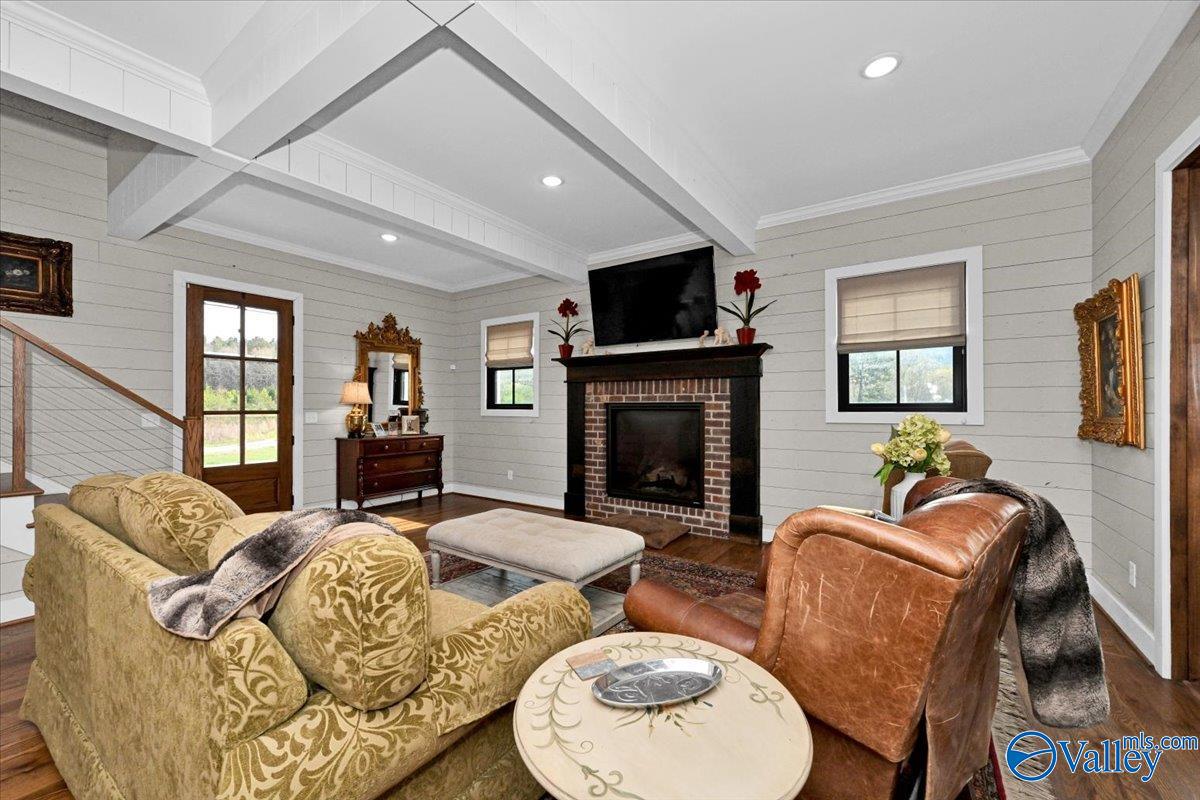 1377 County Road 438