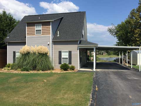 Homes For Sale - 9 Breezeway Bay<br/> Scottsboro, AL 35769