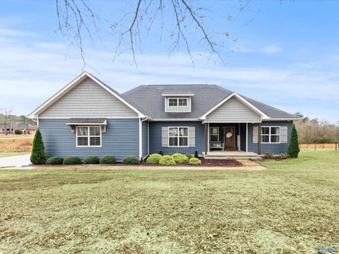 Homes For Sale - 35 Cumberlind Drive<br/> Guntersville, AL 35976