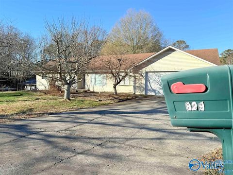 Homes For Sale - 829 10th Street<br/> Arab, AL 35016