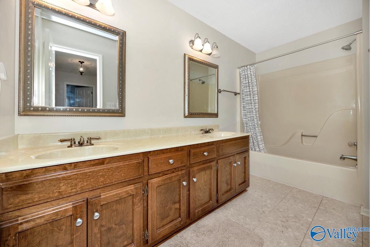2530 Campcreek Circle, Huntsville, Alabama image 43