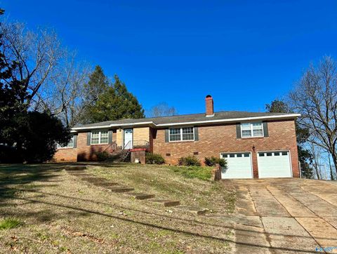 Photo of 2432 Scenic Drive, Gadsden, AL 35901 (MLS # 21909259)