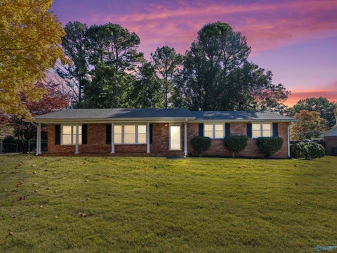 Homes For Sale - 325 Spring Valley Court<br/> Madison County, Huntsville, AL 35802