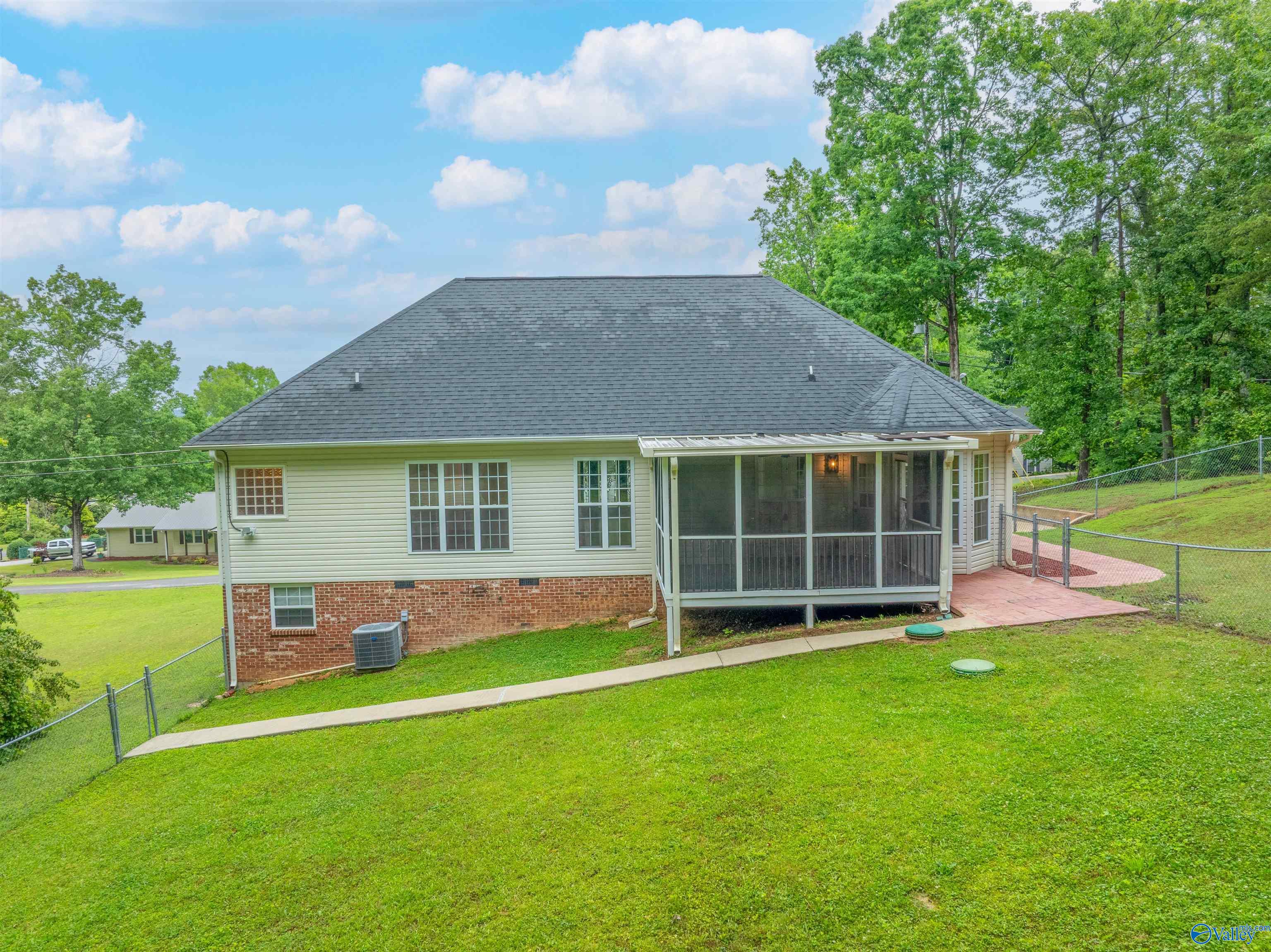 2115 James Drive, Southside, Alabama image 3