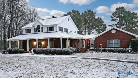 Photo of 124 Fairington Road NW, Huntsville, AL 35806 (MLS # 21908948)