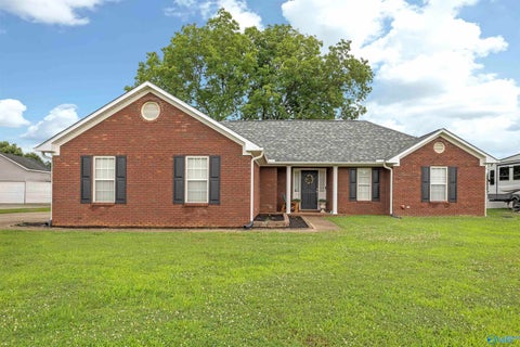 Homes For Sale - 111 Gin Creek Crossing<br/> Decatur, AL 35603