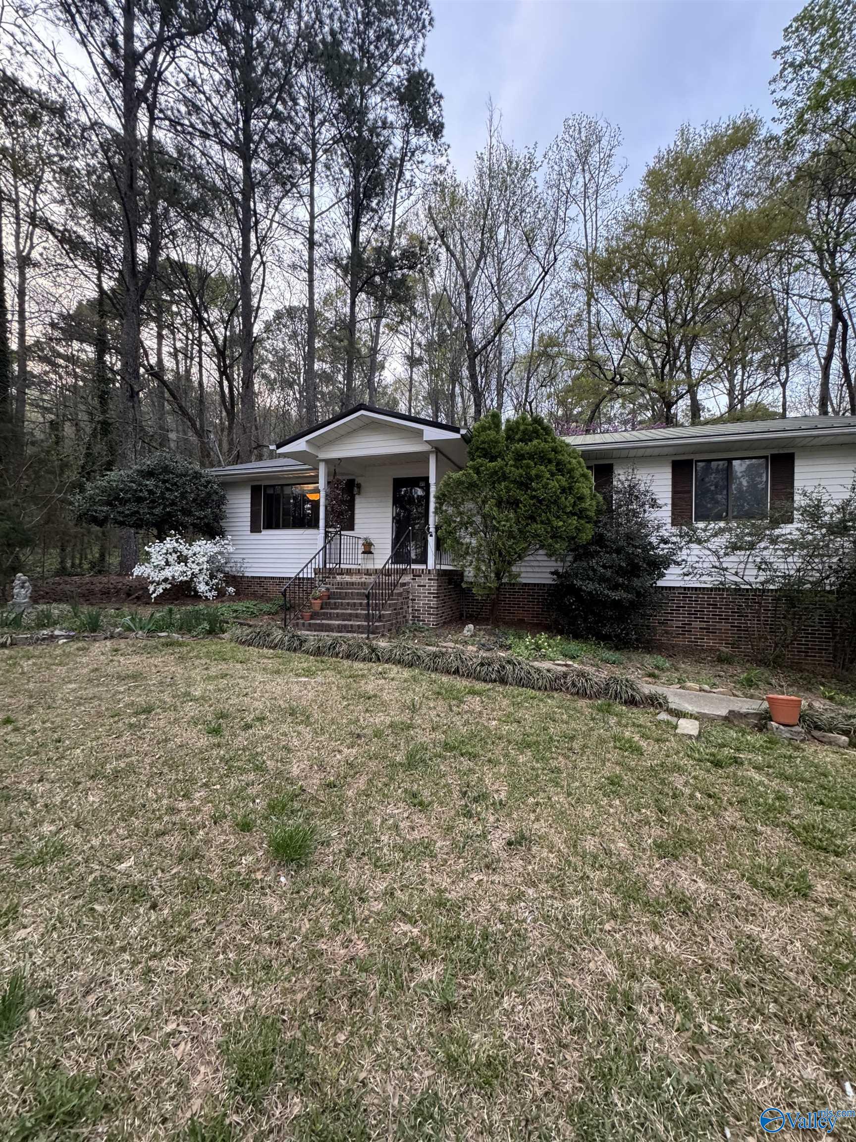 421 Riverton Drive, Rainbow City, Alabama image 2
