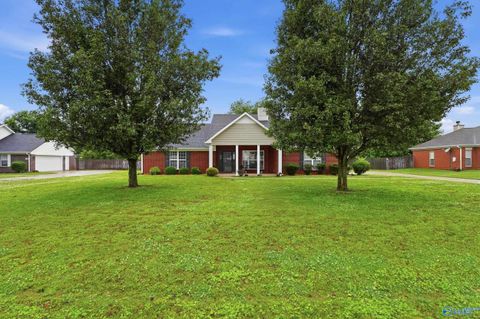 Photo of 104 Autumn Glaze Drive, Meridianville, AL 35759 (MLS # 21919139)