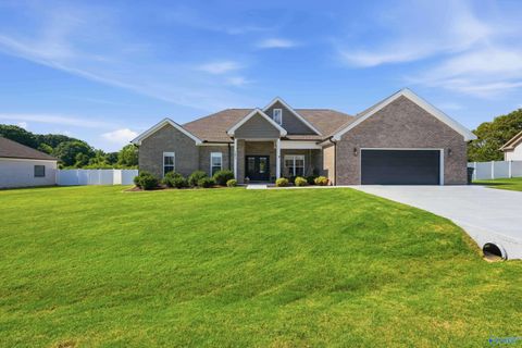 Homes For Sale - 181 Spry Way<br/> Killen, AL 35645
