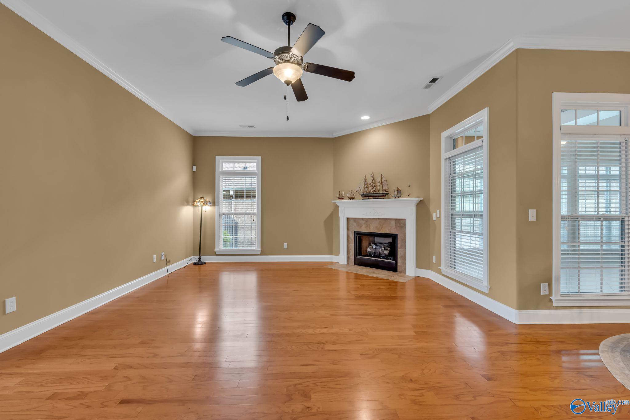 Huntsville, Alabama 35806, United States, 3 Bedrooms Bedrooms, ,2 BathroomsBathrooms,Residential,Active,40944