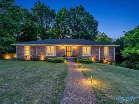 Homes For Sale - 422 Robinhood Drive<br/> Lauderdale County, Florence, AL 35633