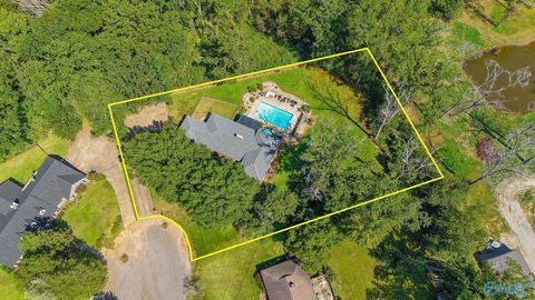 Homes For Sale - 104 Cedar Lane<br/> Moulton, AL 35650