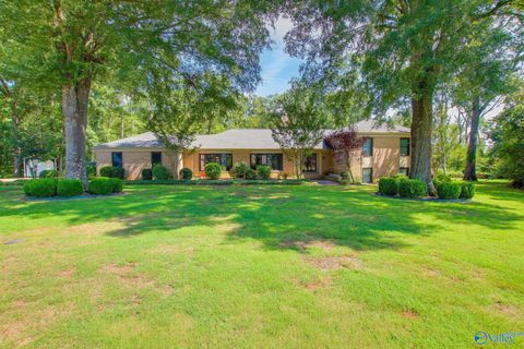 Homes For Sale - 104 Cedar Lane<br/> Moulton, AL 35650