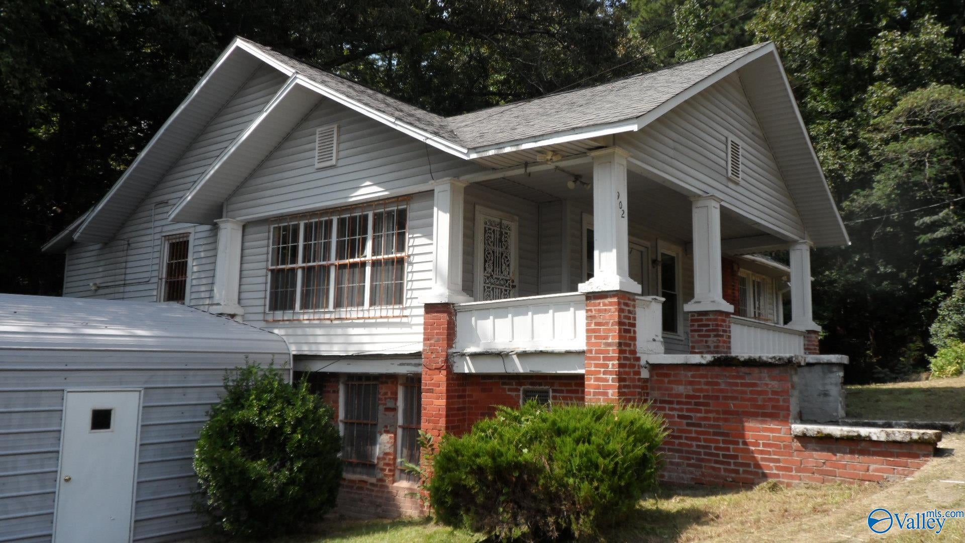 902 Spring Street