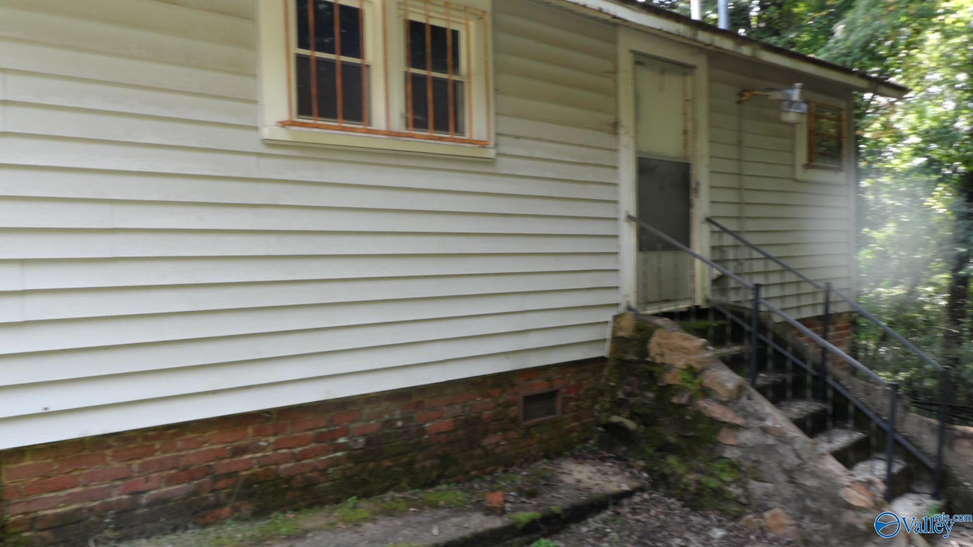 902 Spring Street