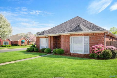 Photo of 2219 Yorkshire Se, Decatur, AL 35601 (MLS # 21912232)