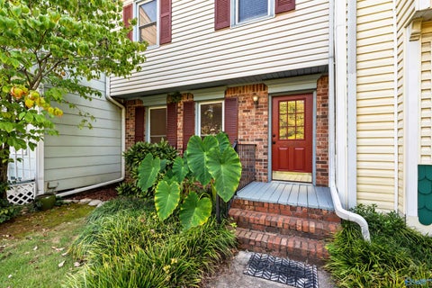 Townhouse For Sale - 2620 Whitesburg Drive<br/> Huntsville, AL 35801