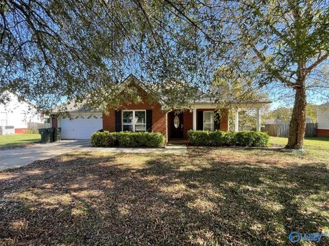 Homes For Rent - 109 Tanner Ridge Circle<br/> New Market, AL 35761