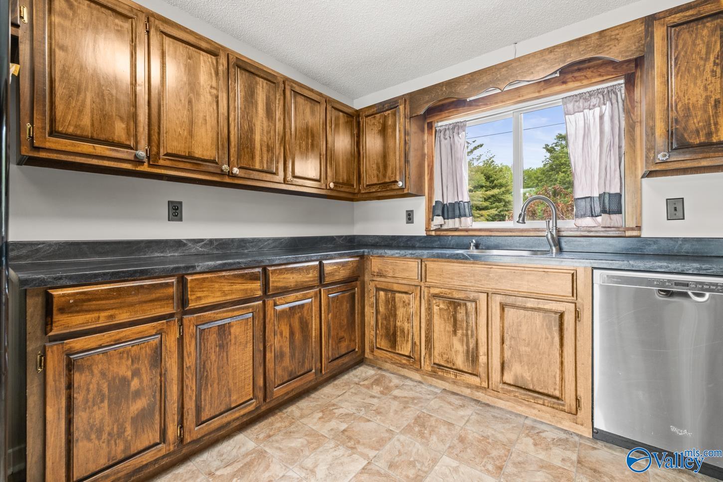 102 Grayhorse Drive, Harvest, Alabama image 9